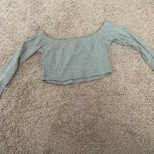 Gray cropped long sleeve top
